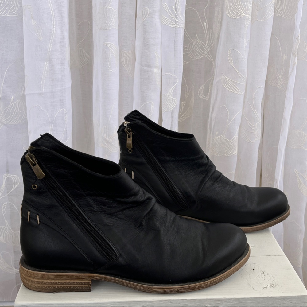 Classic Black Leather Women's Ankle Booties with Side Zipper